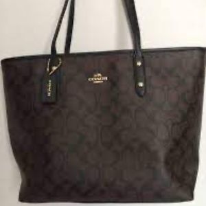 Gallery Tote In Signature Canvas